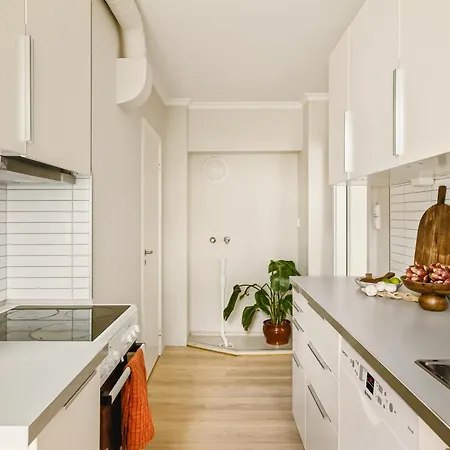 Moderne Med Sjoglott Og Balkong Bergen