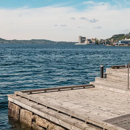 Apartment Moderne Med Sjoglott Og Balkong