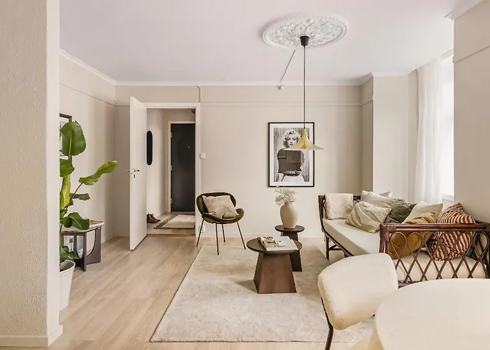 Apartment Moderne Med Sjoglott Og Balkong