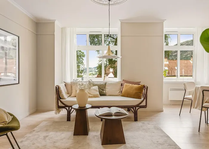 Moderne Med Sjoglott Og Balkong Apartment