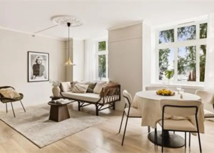 Moderne Med Sjoglott Og Balkong Apartment Bergen