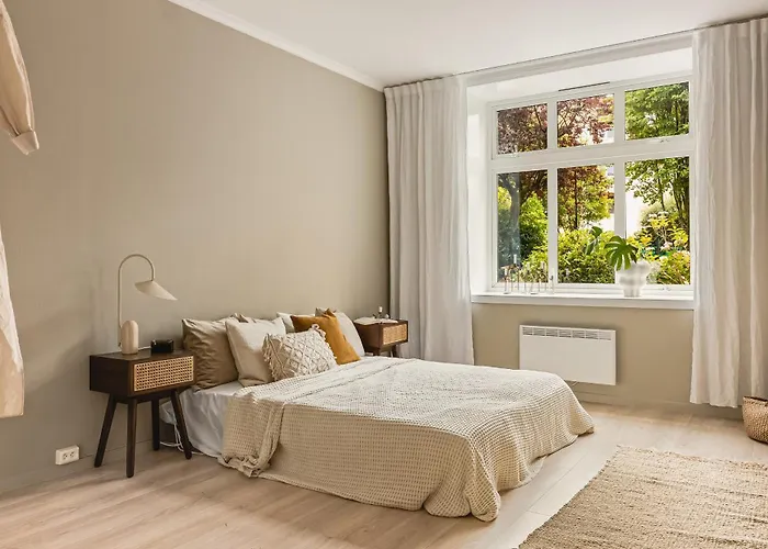 Apartment Moderne Med Sjoglott Og Balkong