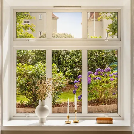 Moderne Med Sjoglott Og Balkong *