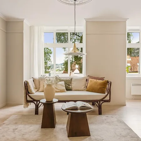 Moderne Med Sjoglott Og Balkong Апартаменти