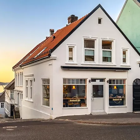 Moderne Med Sjoglott Og Balkong Апартаменти