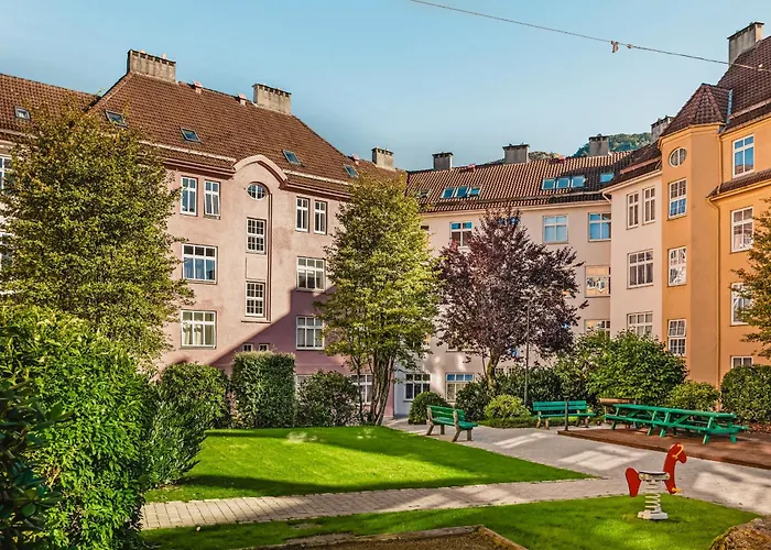 Moderne Med Sjoglott Og Balkong Μπέργκεν